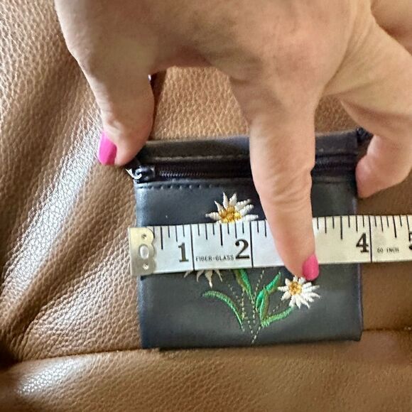 Daisy Coin Purse Wallet Waist Fanny Pack or Flowers Shoulder Pouch Leather Bag - Picture 4 of 7